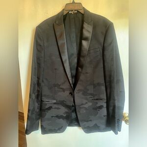 Express men’s camouflage blazer. Size 40L